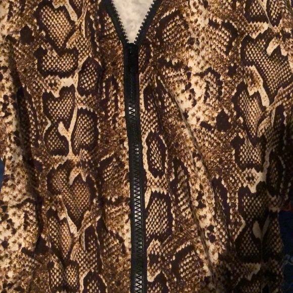 Fashion nova snakeskin bodysuit - Picture 3 of 4